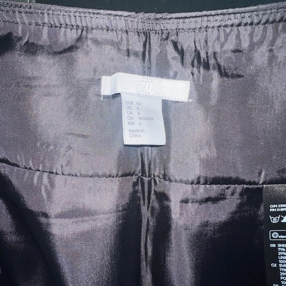 H&M wrap skirt - Picture 3 of 3